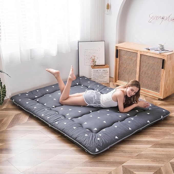 MAXYOYO Grey Triangle Japanese Floor Futon Mattress, Tatami Floor Mat Portable by MAXYOYO