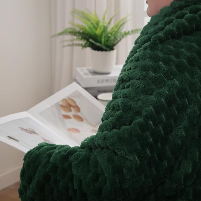 Puncuntex Dark Green Throw Blanket 60"×80" inches Fuzzy 3D Jacquard Decorative - Image 4