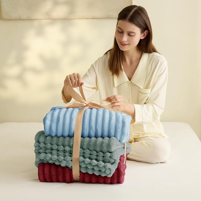 HIMEET Deep Red Ribbed Throw Blanket - Image 4