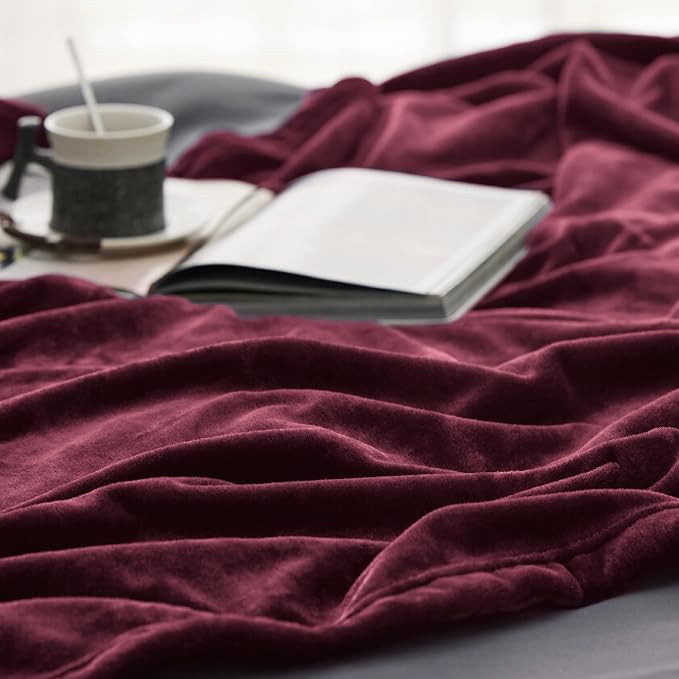 Bedsure GentleSoft Fleece Blanket Twin Size Burgundy - Image 4