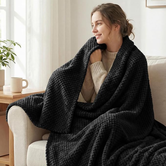 Exclusivo Mezcla Fleece Bed Blanket King Size, Super Soft and Warm Blankets - Image 2