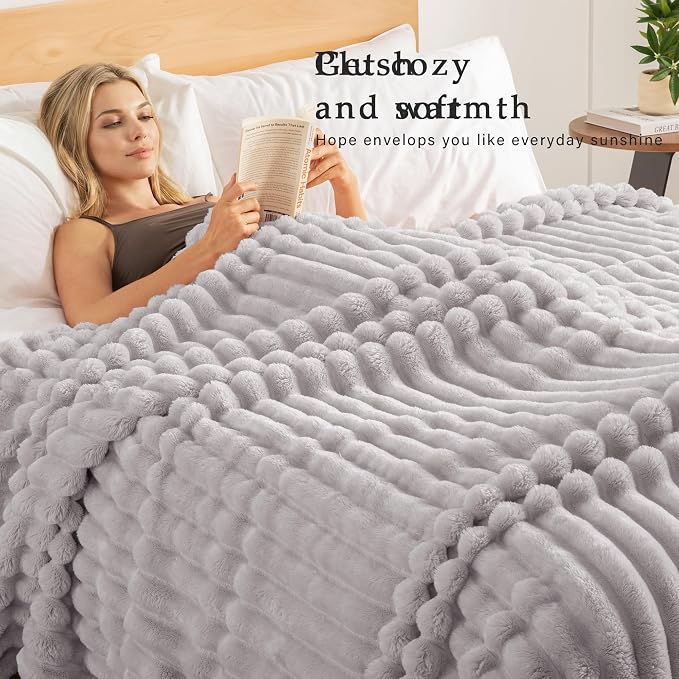 Exclusivo Mezcla Queen Size Flannel Fleece Blanket, Super Soft Striped Jacquard - Image 2