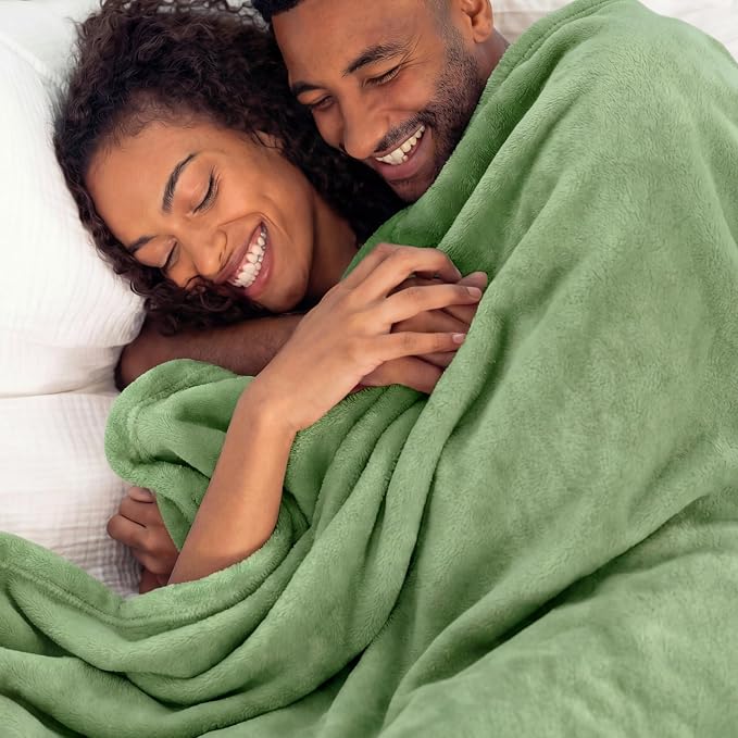 Bedsure GentleSoft Green Fleece Blankets Queen Size - Image 8