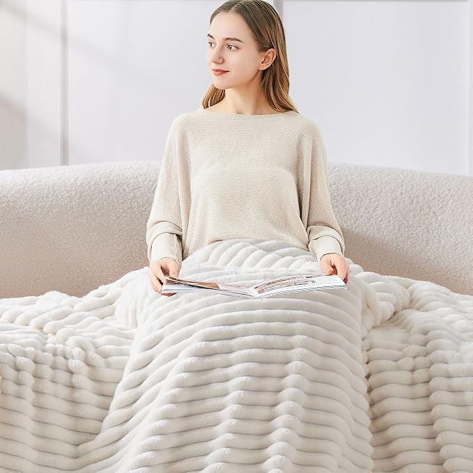 BEDELITE Full Size Blanket for Bed, 300GSM Soft & Warm Fleece Cream White - Image 3
