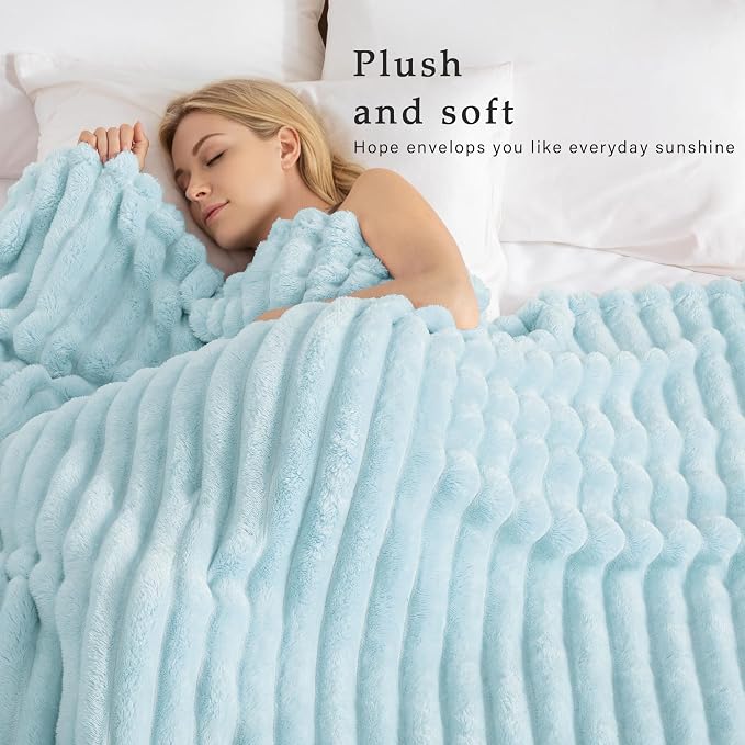 Exclusivo Mezcla Queen Size Flannel Fleece Blanket, Super Soft Striped Jacquard - Image 2