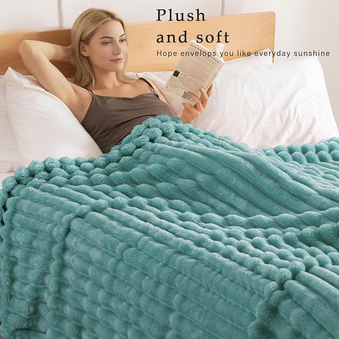 Exclusivo Mezcla Queen Size Flannel Fleece Blanket, Super Soft Striped Jacquard - Image 2