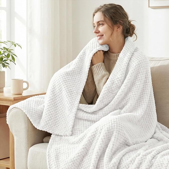 Exclusivo Mezcla Fleece Bed Blanket Twin Size, Super Soft and Warm Blankets - Image 2