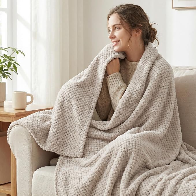 Exclusivo Mezcla Fleece Bed Blanket Twin Size, Super Soft and Warm Blankets - Image 2