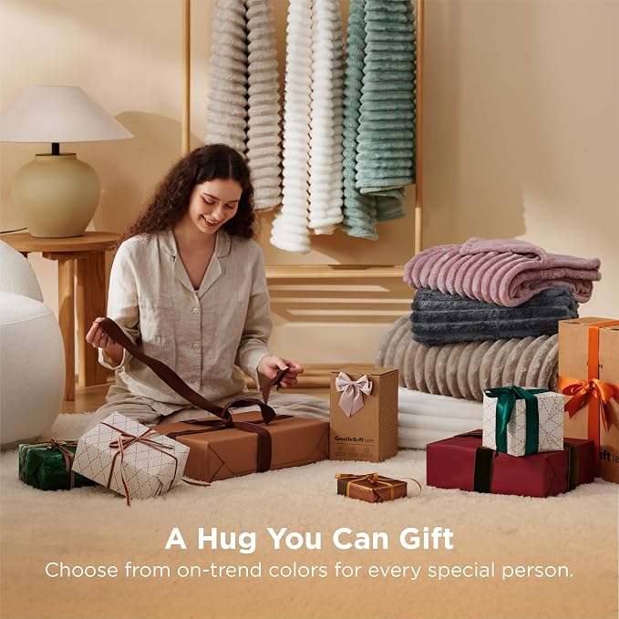 Bedsure Grey Fleece Throw Blanket - Image 4