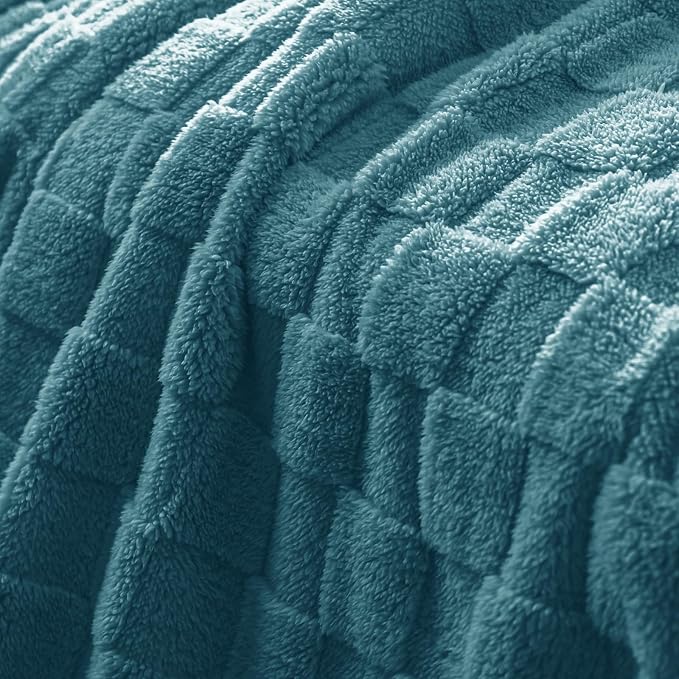 Exclusivo Mezcla Twin Size Flannel Fleece Blanket, Super Soft and Warm - Image 4