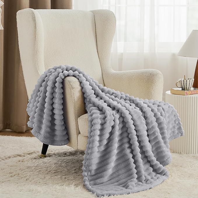 Bedsure Light Grey Fleece Blanket - Image 2
