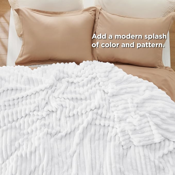 Bedsure GentleSoft White Full Blanket - Image 5