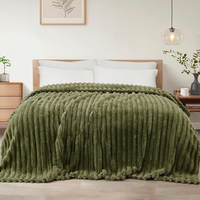Exclusivo Mezcla King Size Flannel Fleece Blanket, Super Soft Striped Jacquard by ExclusivoMezcla