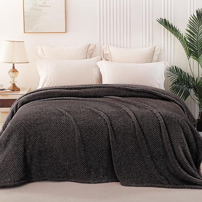 Whale Flotilla Queen Size Fuzzy Fleece Blanket, Fluffy Warm Soft Jacquard Bed - Image 3