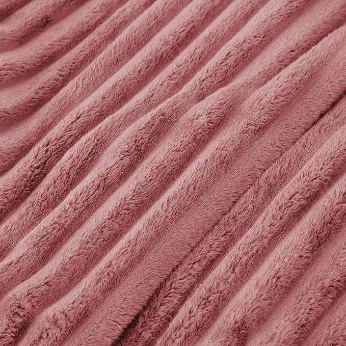 Bedsure GentleSoft Dusty Pink Fleece Twin Blanket - Image 9