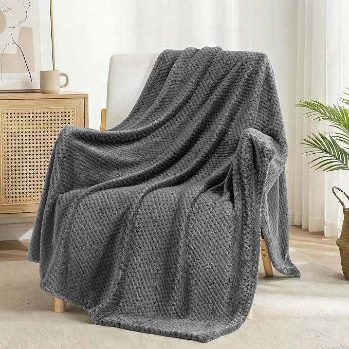 Exclusivo Mezcla Fleece Bed Blanket Twin Size, Super Soft and Warm Blankets - Image 4