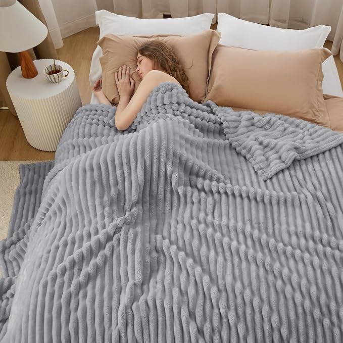 Bedsure GentleSoft Blankets Queen Size - Image 4