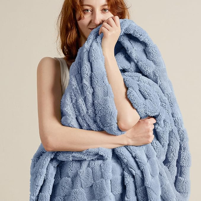Bedsure GentleSoft Full Size Blankets - Image 2