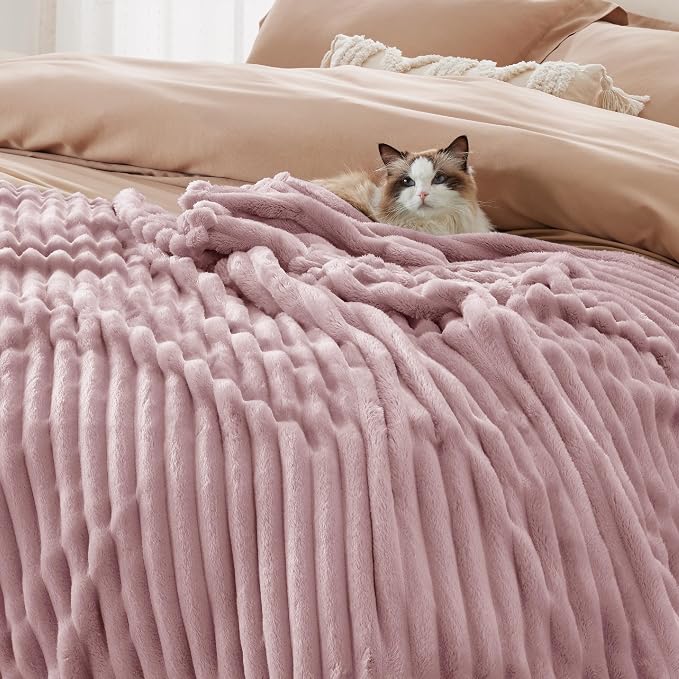 Bedsure GentleSoft Pink Twin XL Blanket - Image 8