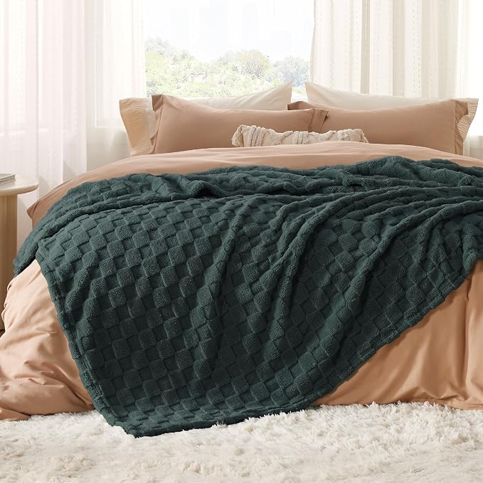 Bedsure GentleSoft Blankets Queen Size - Image 5