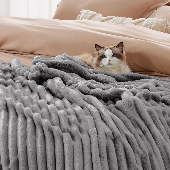 Bedsure GentleSoft Frost Gray California King Size Blanket - Image 4